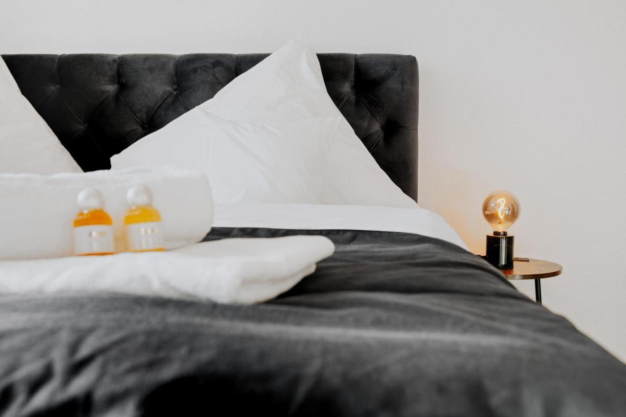 Blissplace 3 Zi Premium Apartment Nahe Getec Arena Mit Kingsize Betten Und Balkon มัคเดอบวร์ก ภายนอก รูปภาพ